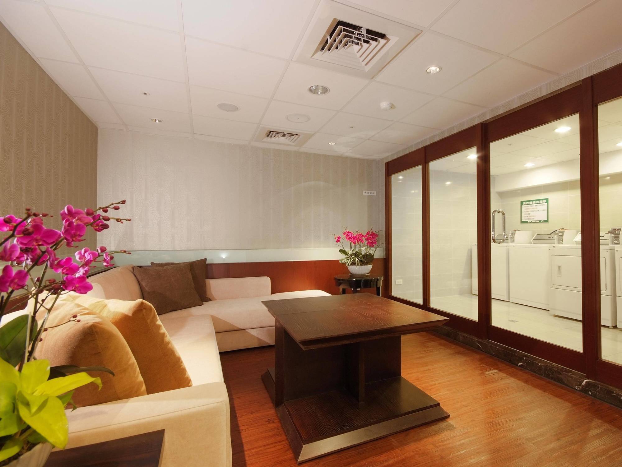 Hotel Leisure 台中輕行旅 מראה חיצוני תמונה